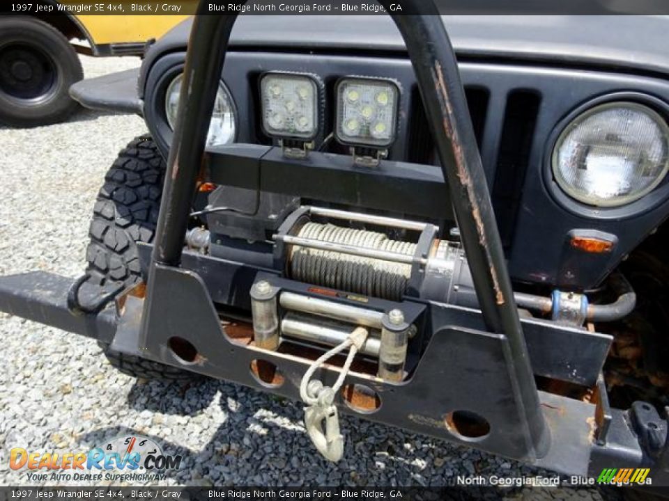 1997 Jeep Wrangler SE 4x4 Black / Gray Photo #15