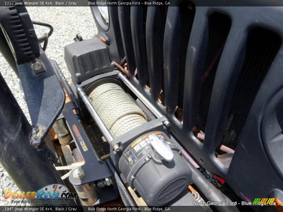 1997 Jeep Wrangler SE 4x4 Black / Gray Photo #16