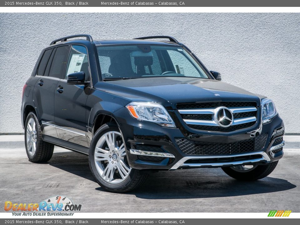 Front 3/4 View of 2015 Mercedes-Benz GLK 350 Photo #11