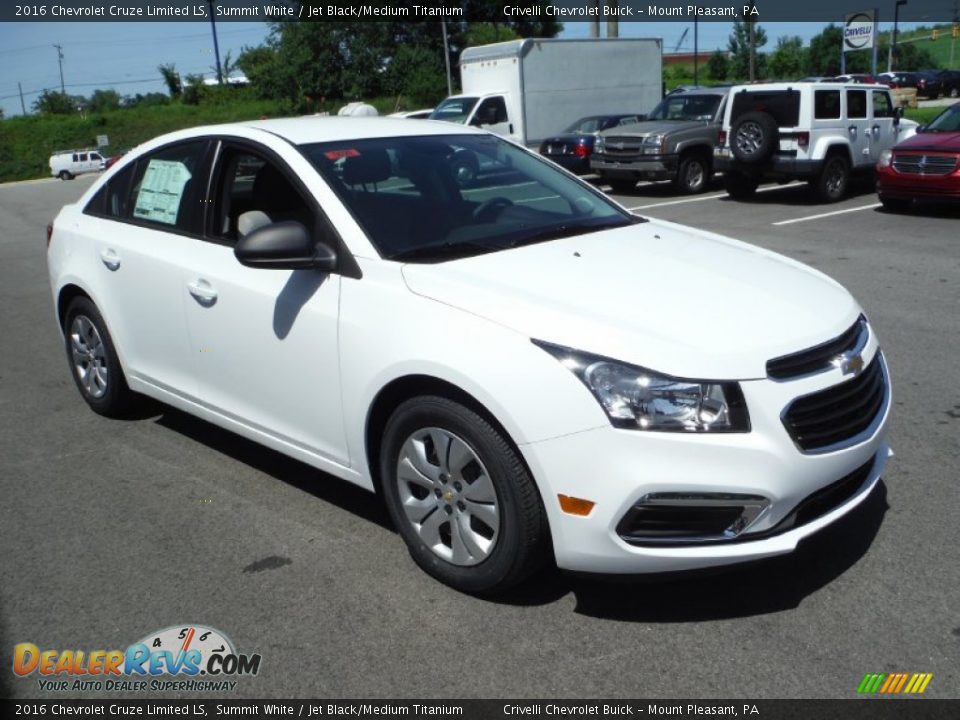 Front 3/4 View of 2016 Chevrolet Cruze Limited LS Photo #5