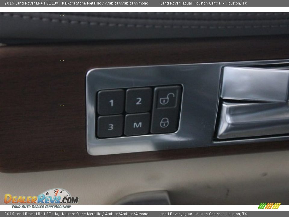 Controls of 2016 Land Rover LR4 HSE LUX Photo #12