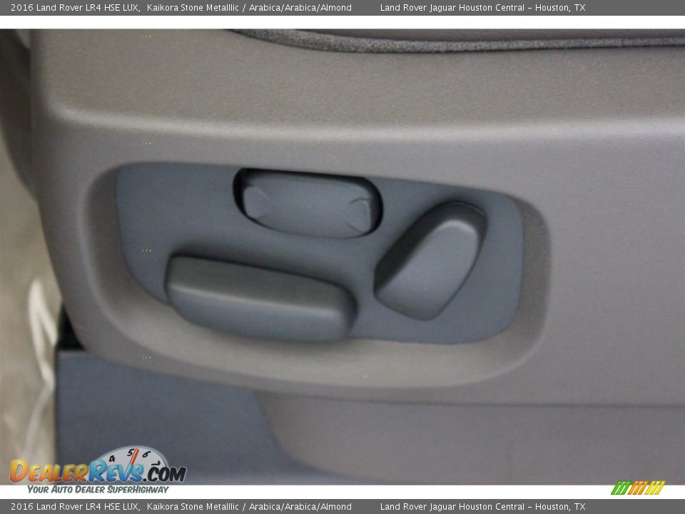 Controls of 2016 Land Rover LR4 HSE LUX Photo #14