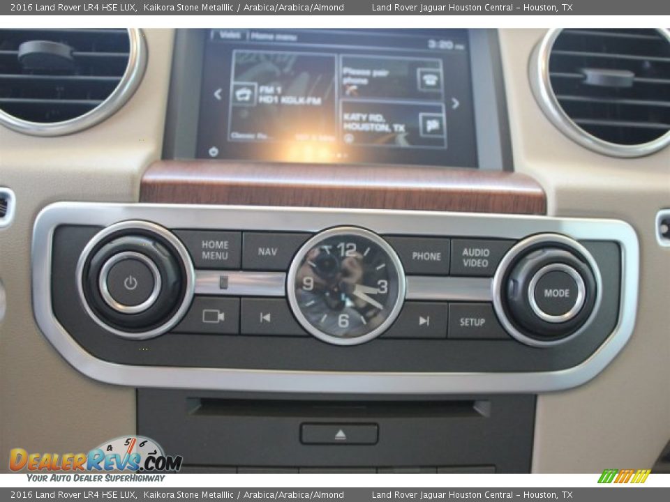 Controls of 2016 Land Rover LR4 HSE LUX Photo #19
