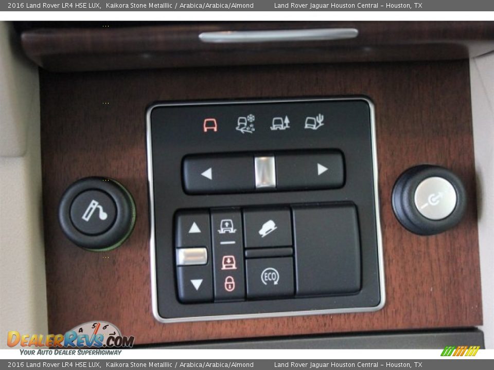 Controls of 2016 Land Rover LR4 HSE LUX Photo #22