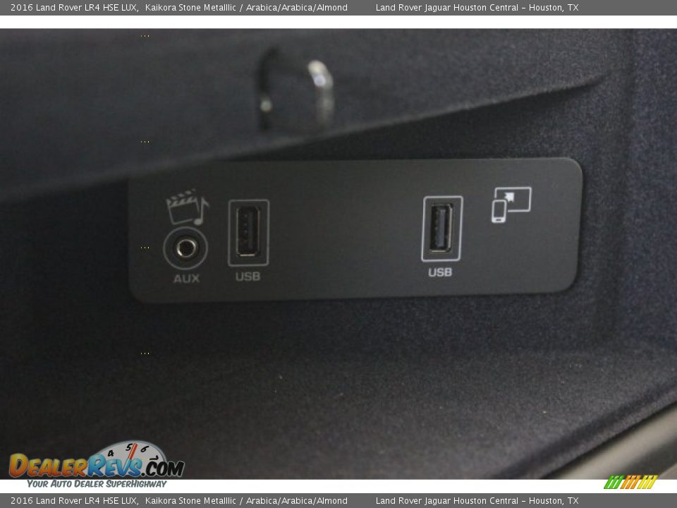 Controls of 2016 Land Rover LR4 HSE LUX Photo #27
