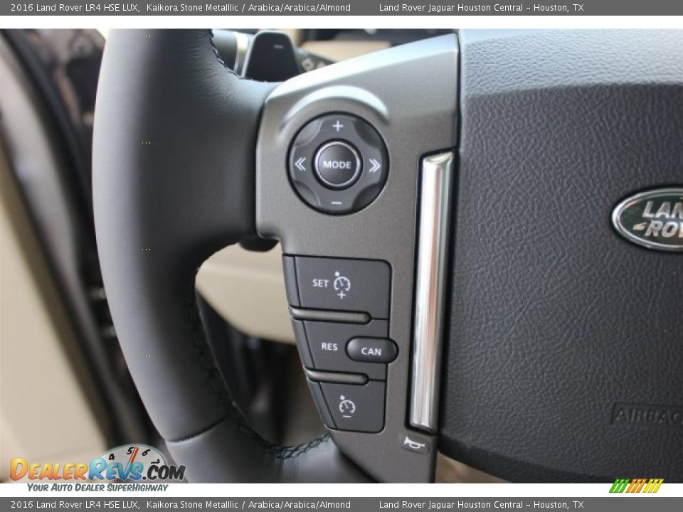 Controls of 2016 Land Rover LR4 HSE LUX Photo #31