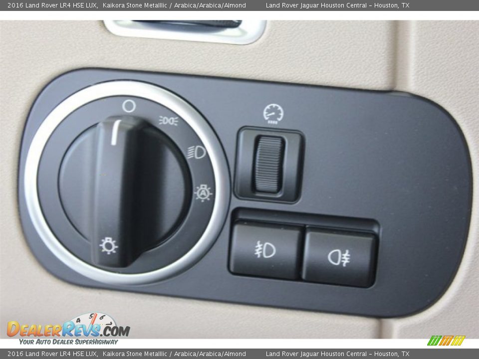 Controls of 2016 Land Rover LR4 HSE LUX Photo #34