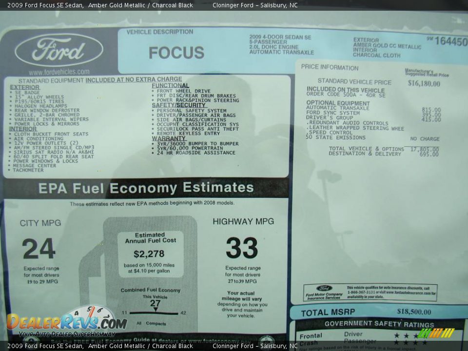 2009 Ford Focus SE Sedan Amber Gold Metallic / Charcoal Black Photo #17