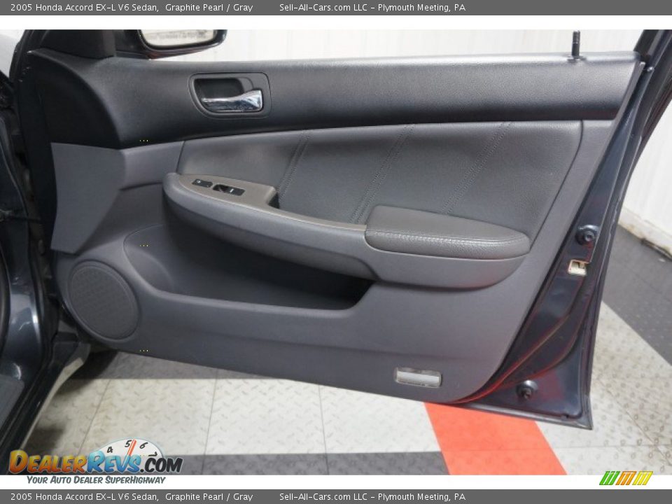 2005 Honda Accord EX-L V6 Sedan Graphite Pearl / Gray Photo #17