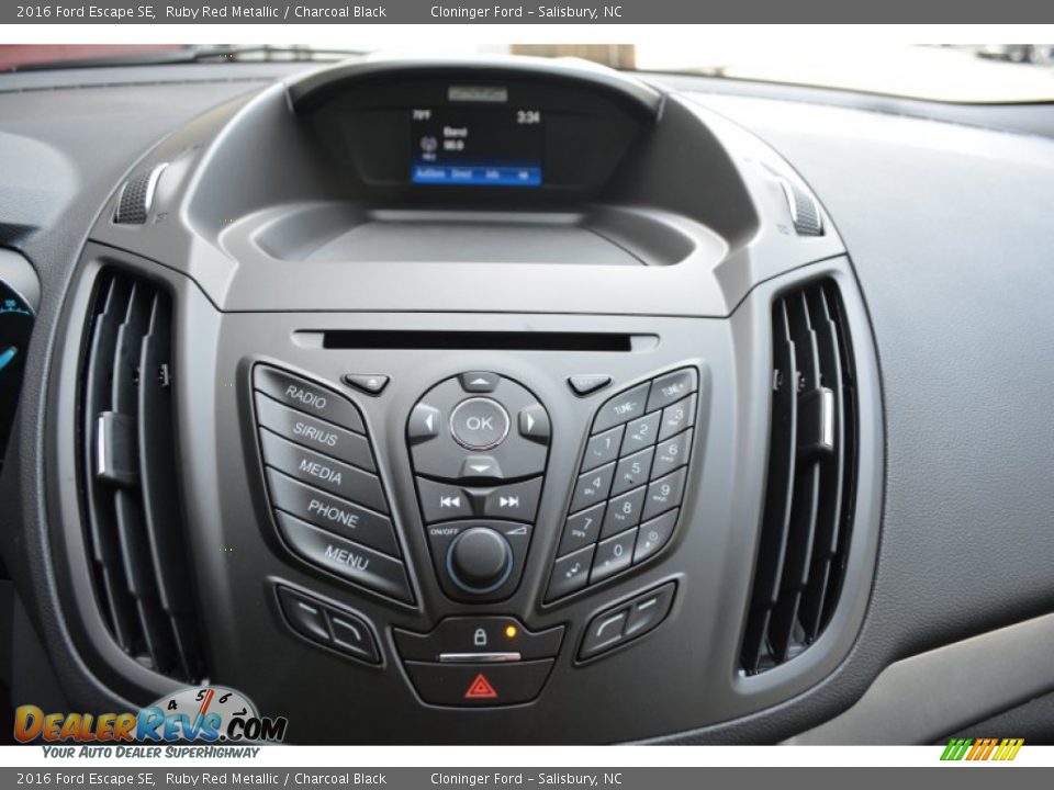 Controls of 2016 Ford Escape SE Photo #12