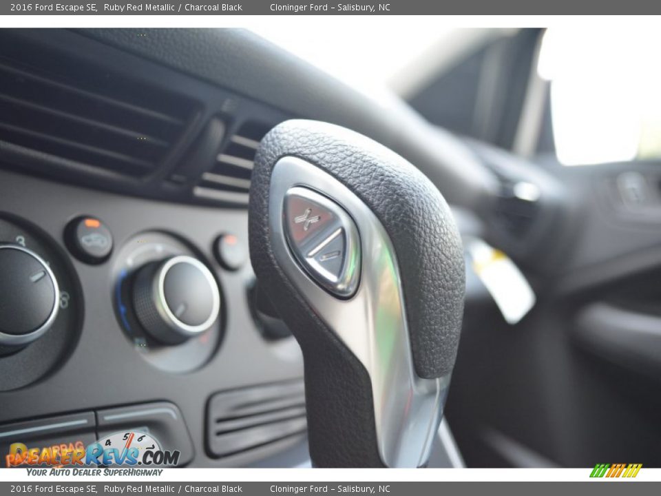 2016 Ford Escape SE Ruby Red Metallic / Charcoal Black Photo #17