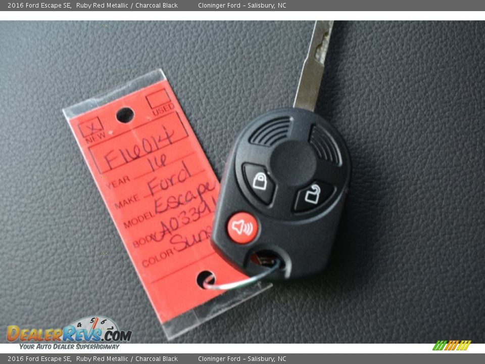 2016 Ford Escape SE Ruby Red Metallic / Charcoal Black Photo #21