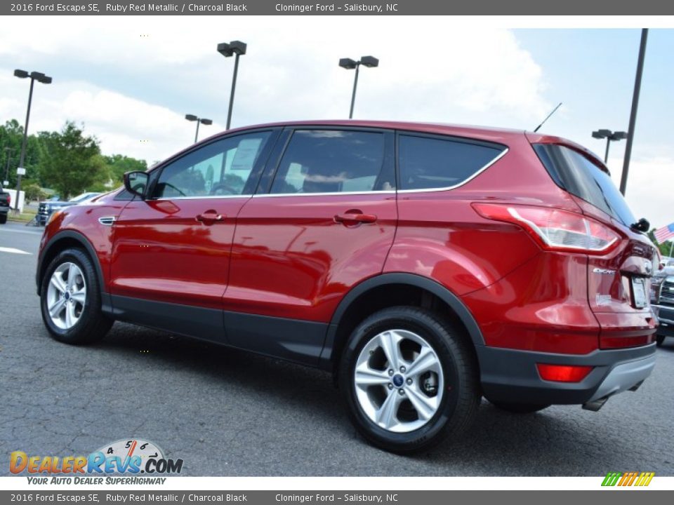 2016 Ford Escape SE Ruby Red Metallic / Charcoal Black Photo #22