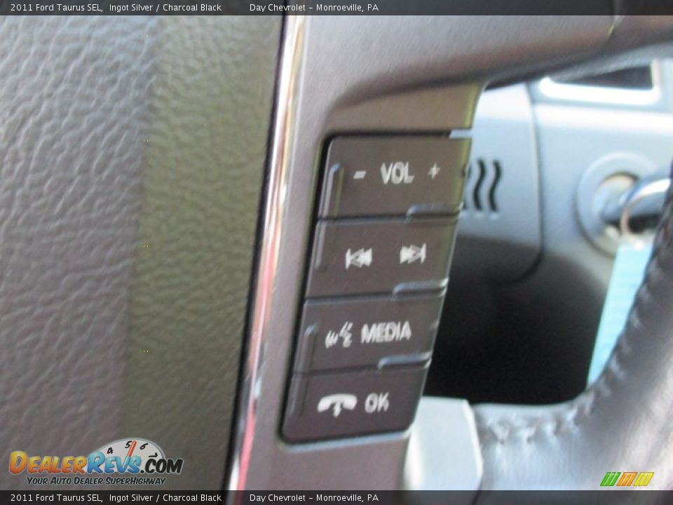 2011 Ford Taurus SEL Ingot Silver / Charcoal Black Photo #32