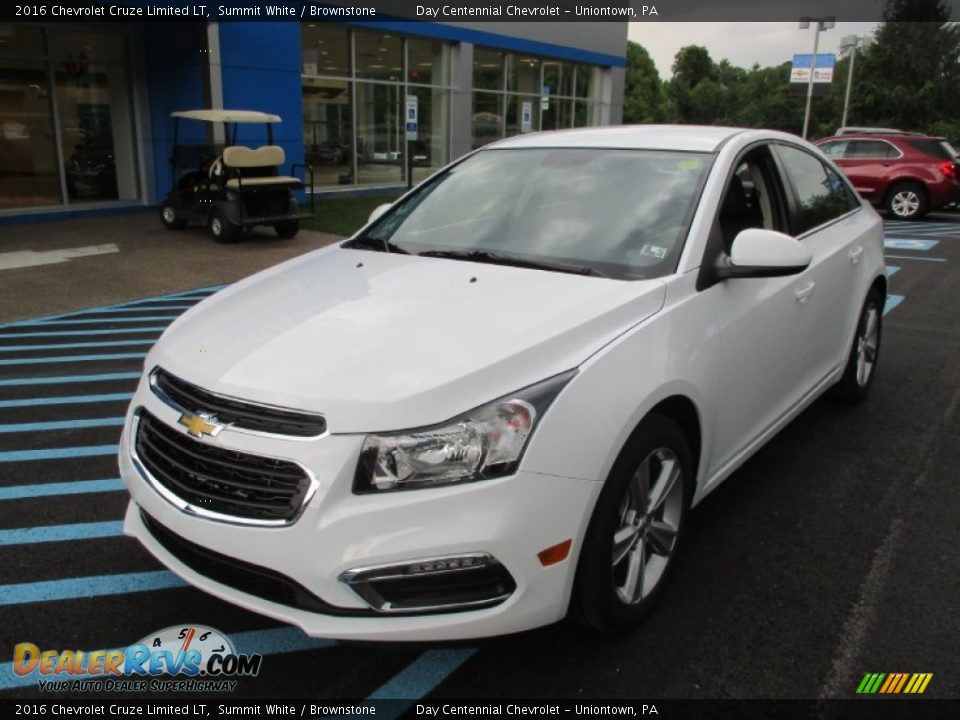 Front 3/4 View of 2016 Chevrolet Cruze Limited LT Photo #11