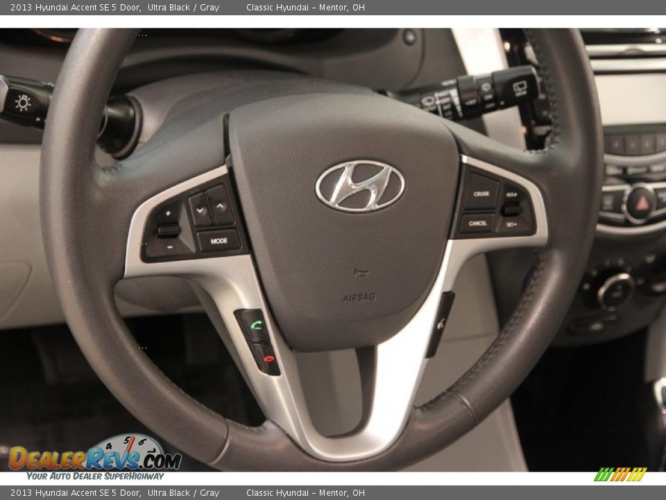 2013 Hyundai Accent SE 5 Door Ultra Black / Gray Photo #5