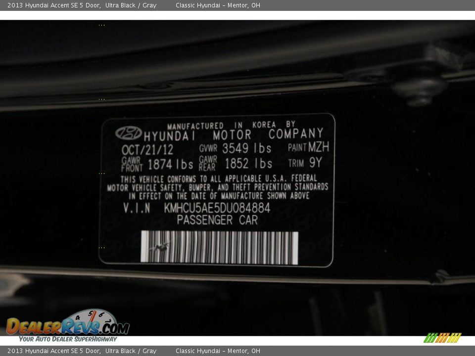 2013 Hyundai Accent SE 5 Door Ultra Black / Gray Photo #15