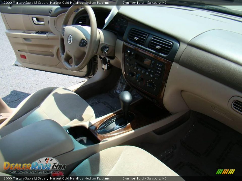 2000 Mercury Sable LS Sedan Harvest Gold Metallic / Medium Parchment Photo #8
