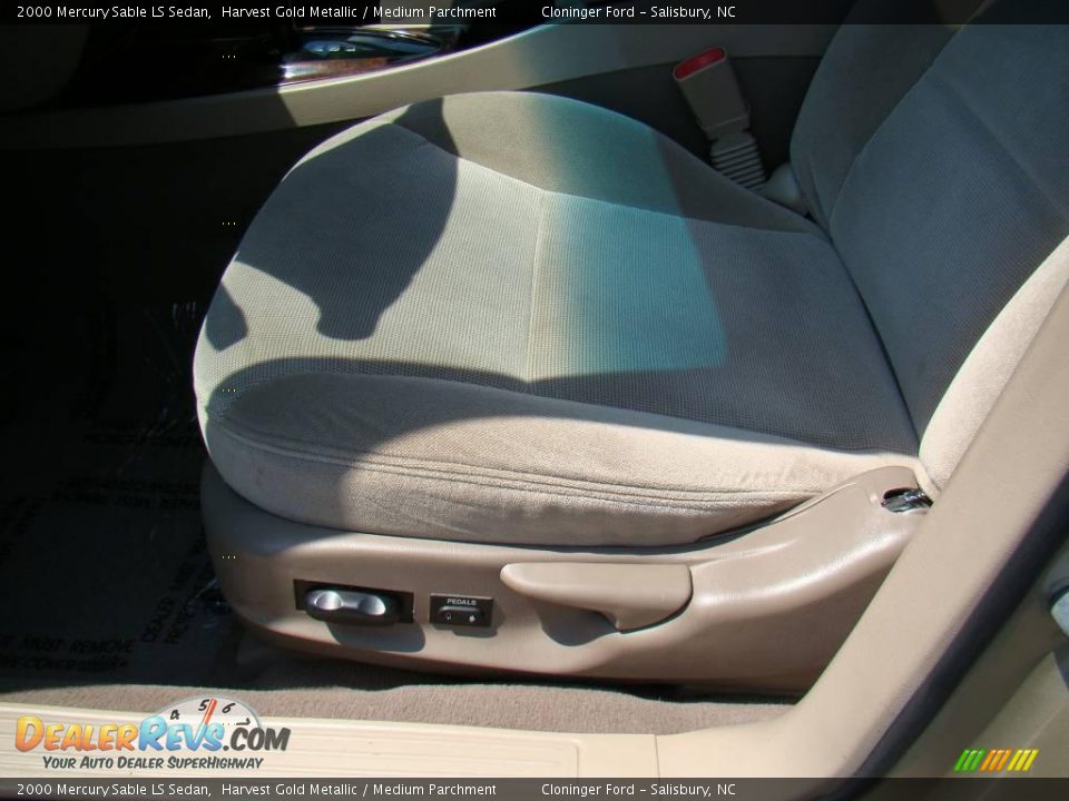 2000 Mercury Sable LS Sedan Harvest Gold Metallic / Medium Parchment Photo #12