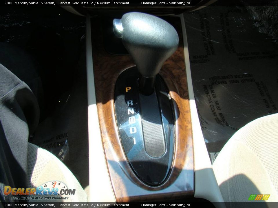 2000 Mercury Sable LS Sedan Harvest Gold Metallic / Medium Parchment Photo #17
