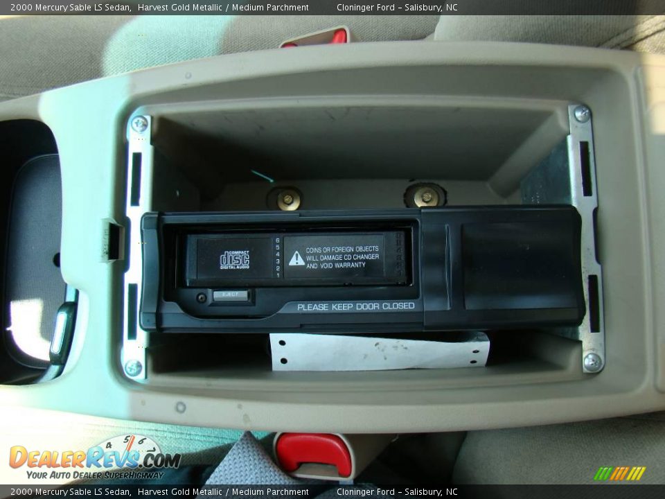 2000 Mercury Sable LS Sedan Harvest Gold Metallic / Medium Parchment Photo #18