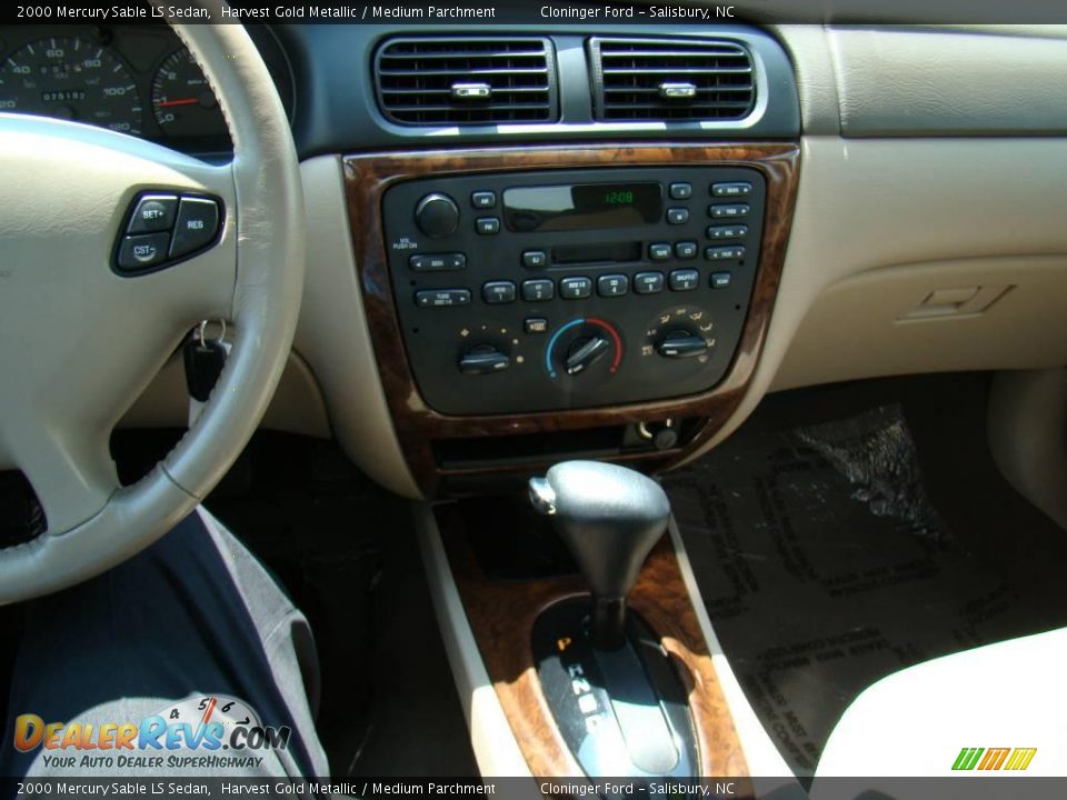 2000 Mercury Sable LS Sedan Harvest Gold Metallic / Medium Parchment Photo #19