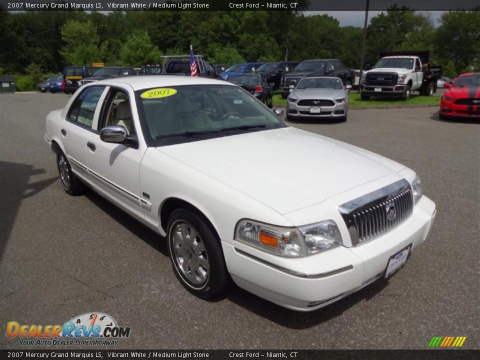Front 3/4 View of 2007 Mercury Grand Marquis LS Photo #1