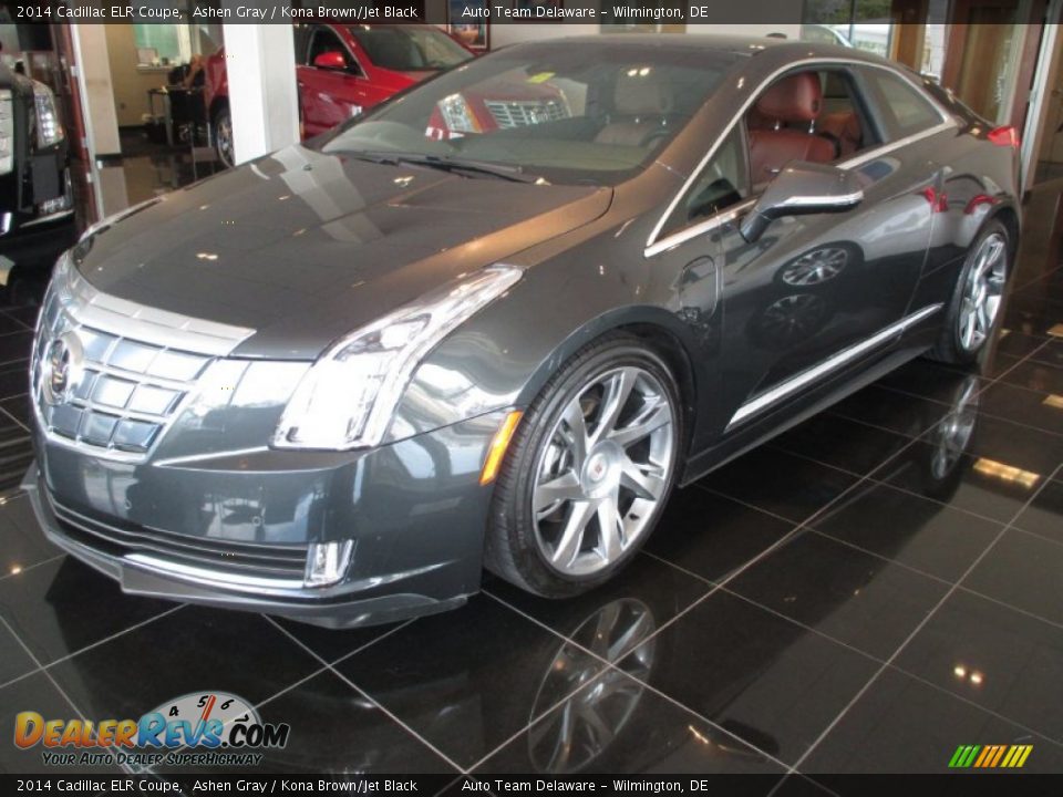 Front 3/4 View of 2014 Cadillac ELR Coupe Photo #2