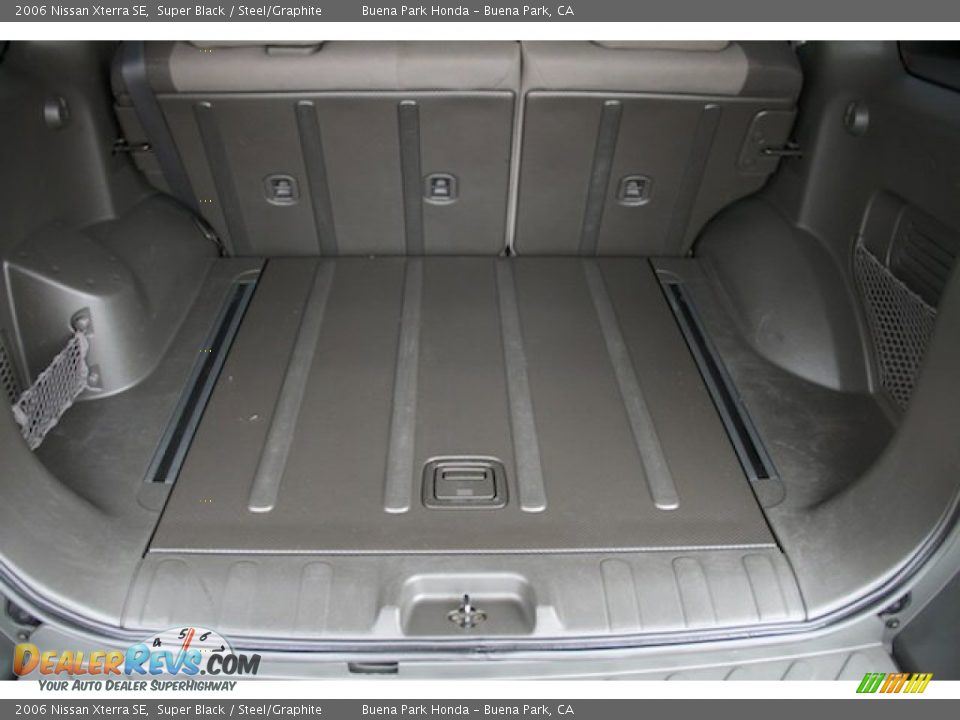 2006 Nissan Xterra SE Super Black / Steel/Graphite Photo #16