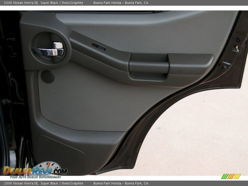 2006 Nissan Xterra SE Super Black / Steel/Graphite Photo #24