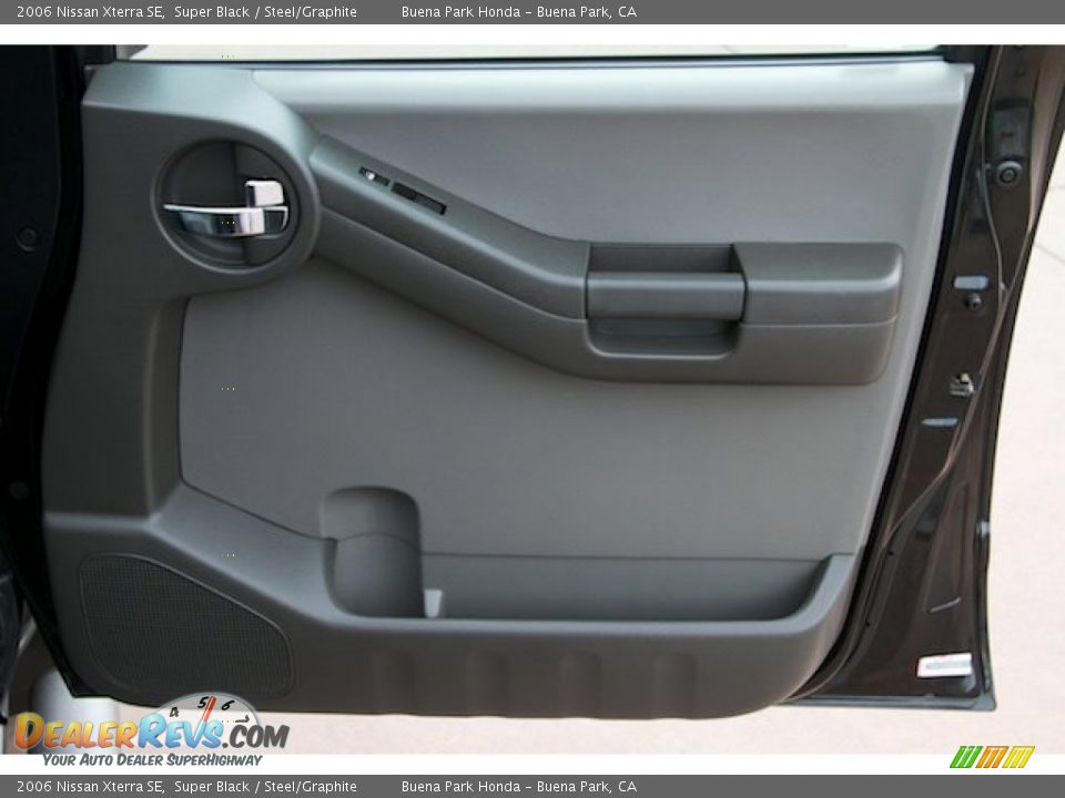 2006 Nissan Xterra SE Super Black / Steel/Graphite Photo #25