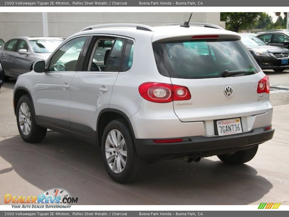 2009 Volkswagen Tiguan SE 4Motion Reflex Silver Metallic / Charcoal Photo #2