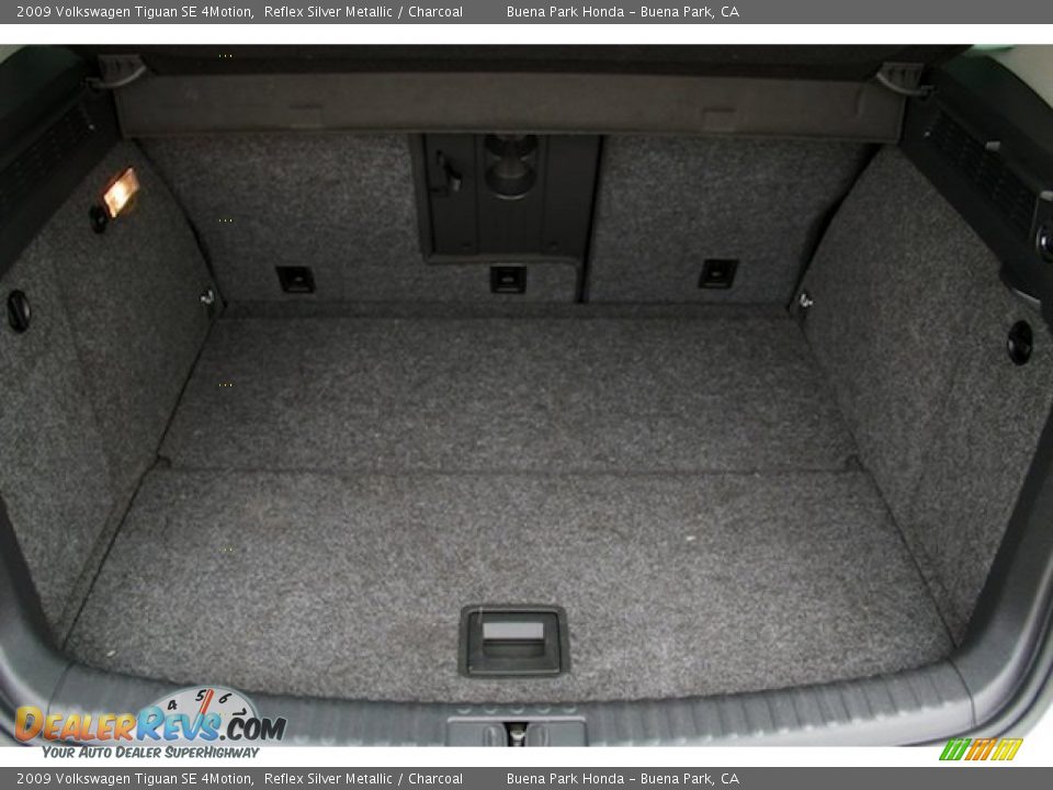 2009 Volkswagen Tiguan SE 4Motion Reflex Silver Metallic / Charcoal Photo #17