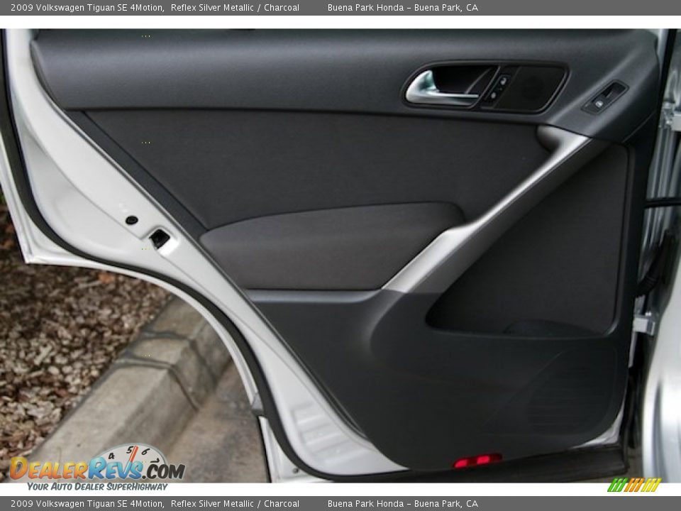 2009 Volkswagen Tiguan SE 4Motion Reflex Silver Metallic / Charcoal Photo #24