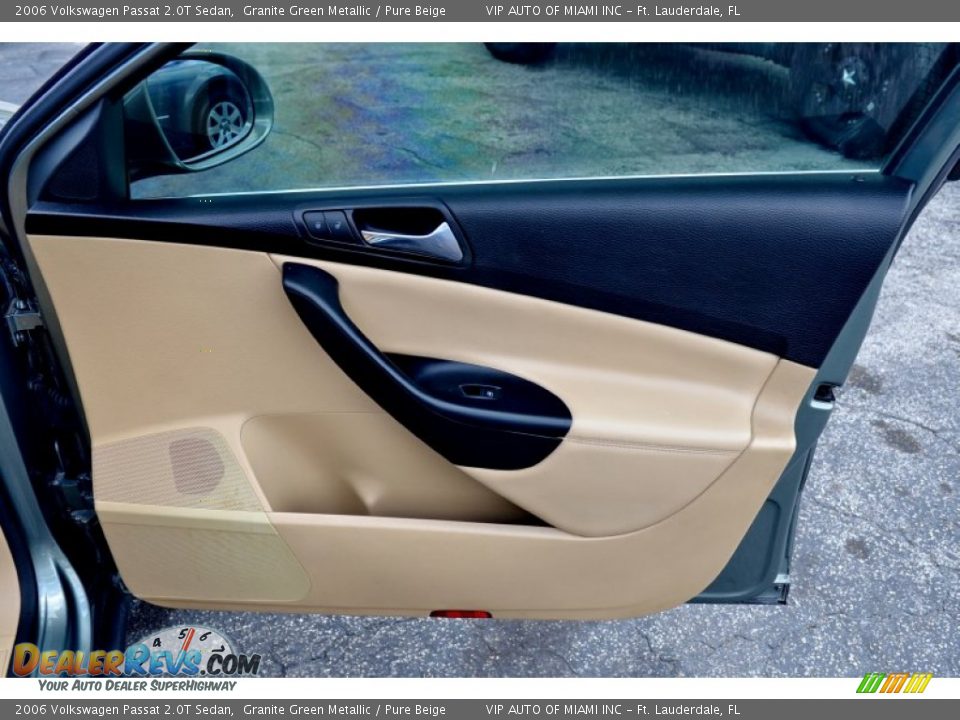Door Panel of 2006 Volkswagen Passat 2.0T Sedan Photo #18