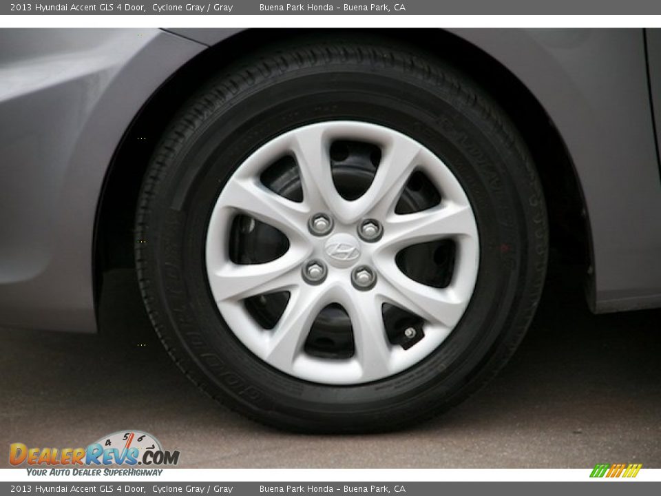 2013 Hyundai Accent GLS 4 Door Cyclone Gray / Gray Photo #28