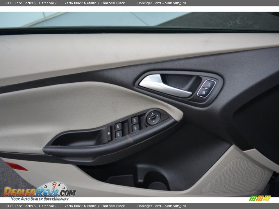 Door Panel of 2015 Ford Focus SE Hatchback Photo #6