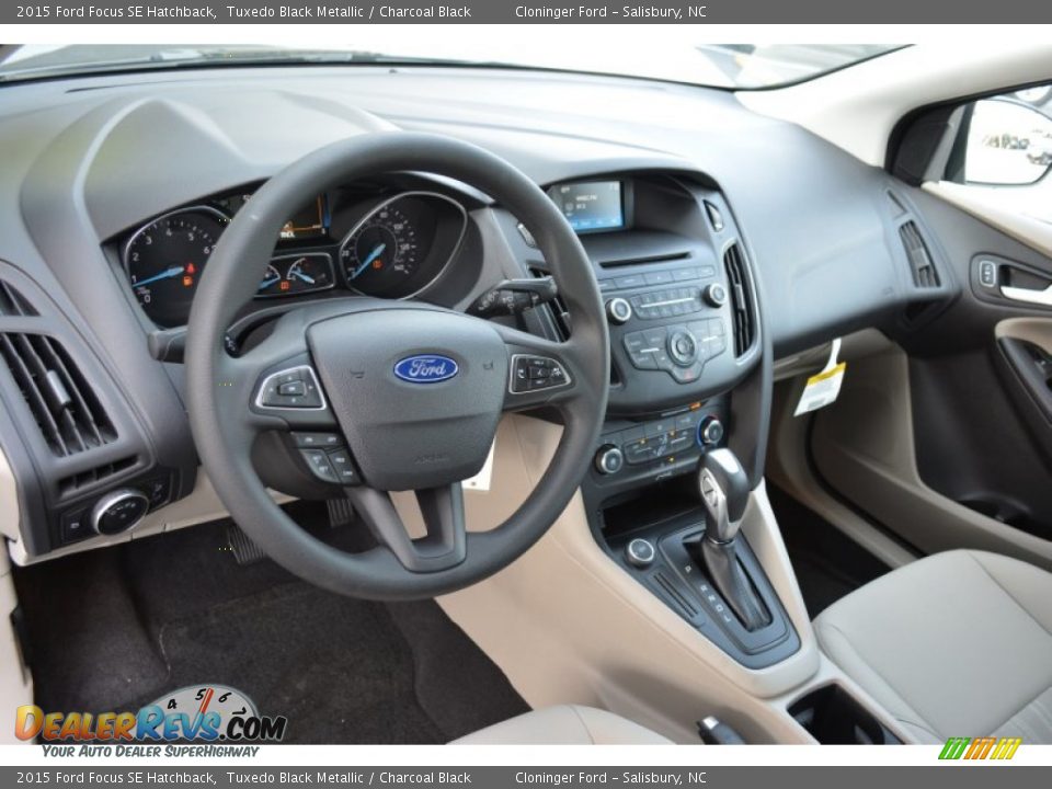 Charcoal Black Interior - 2015 Ford Focus SE Hatchback Photo #8