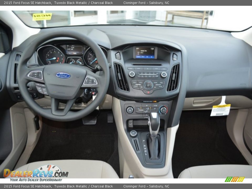 Dashboard of 2015 Ford Focus SE Hatchback Photo #9