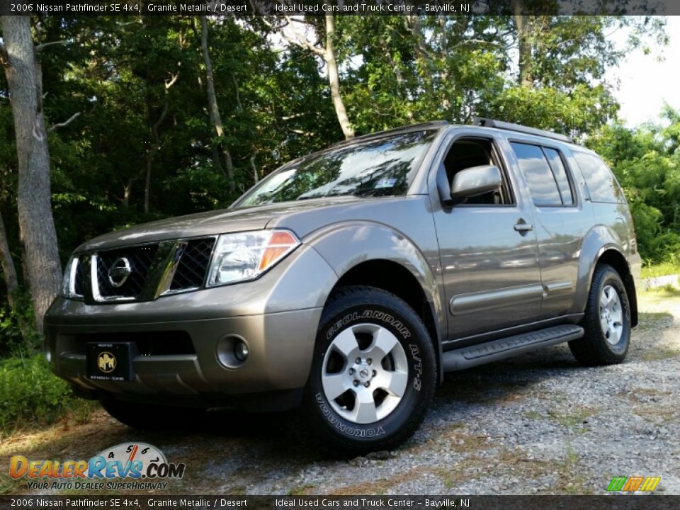 2006 Nissan Pathfinder SE 4x4 Granite Metallic / Desert Photo #1