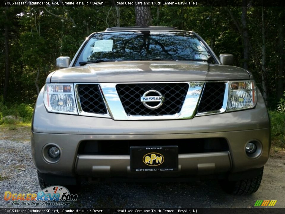 2006 Nissan Pathfinder SE 4x4 Granite Metallic / Desert Photo #3