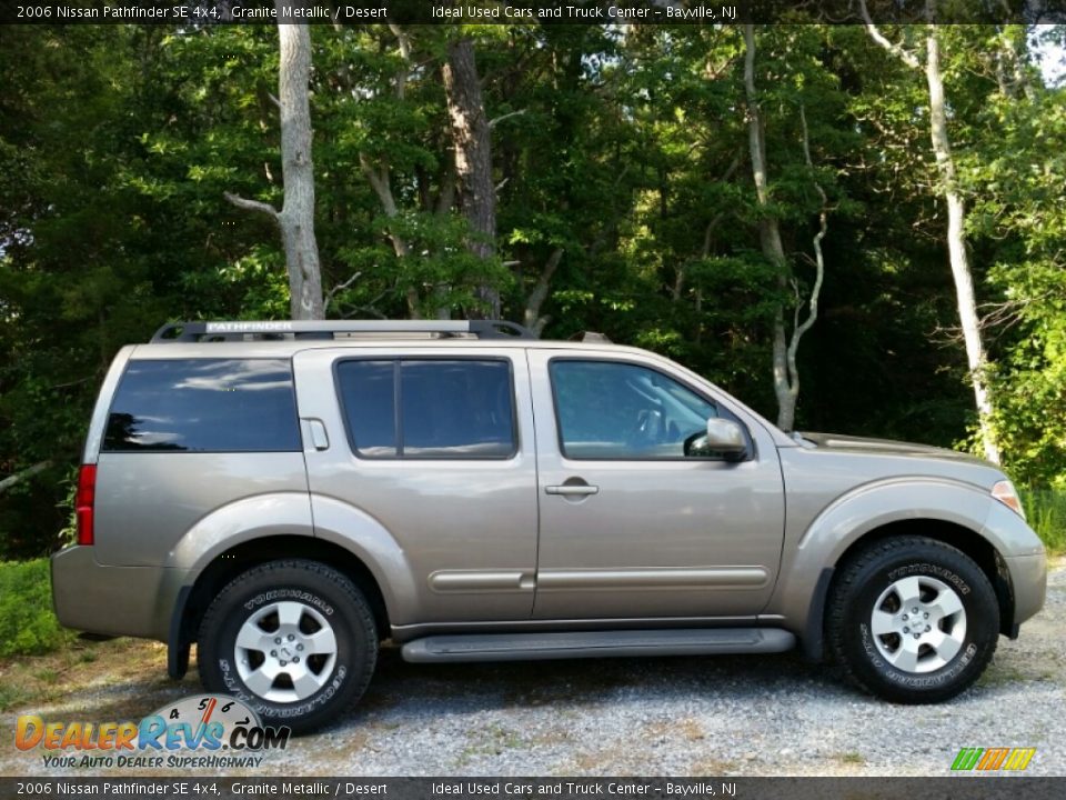 2006 Nissan Pathfinder SE 4x4 Granite Metallic / Desert Photo #4