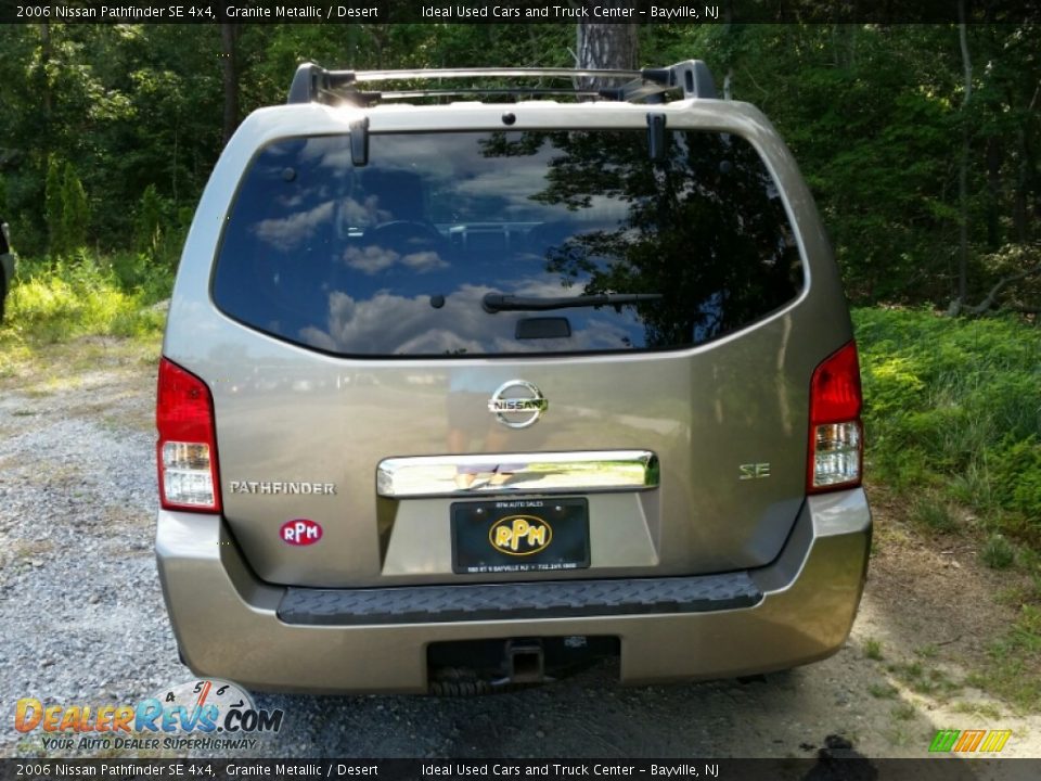 2006 Nissan Pathfinder SE 4x4 Granite Metallic / Desert Photo #8
