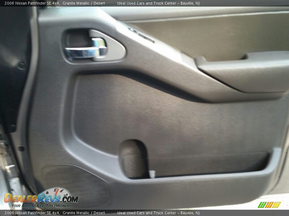 2006 Nissan Pathfinder SE 4x4 Granite Metallic / Desert Photo #10