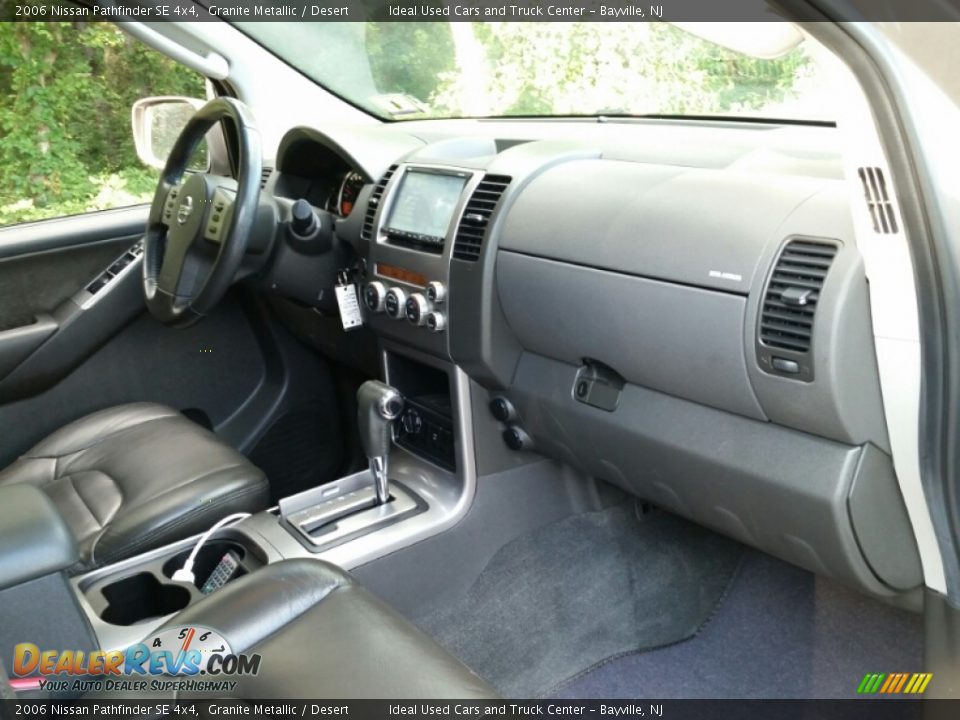 2006 Nissan Pathfinder SE 4x4 Granite Metallic / Desert Photo #11