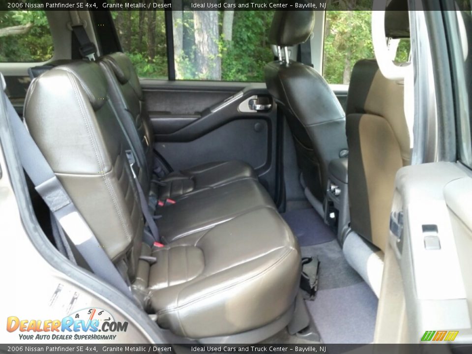 2006 Nissan Pathfinder SE 4x4 Granite Metallic / Desert Photo #12