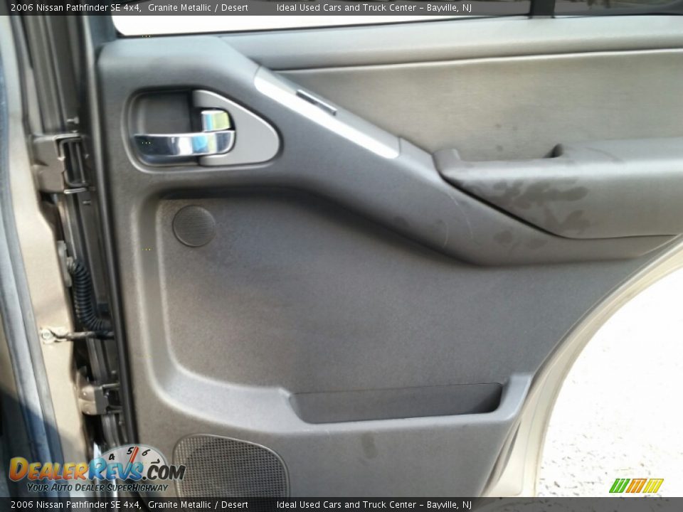 2006 Nissan Pathfinder SE 4x4 Granite Metallic / Desert Photo #13