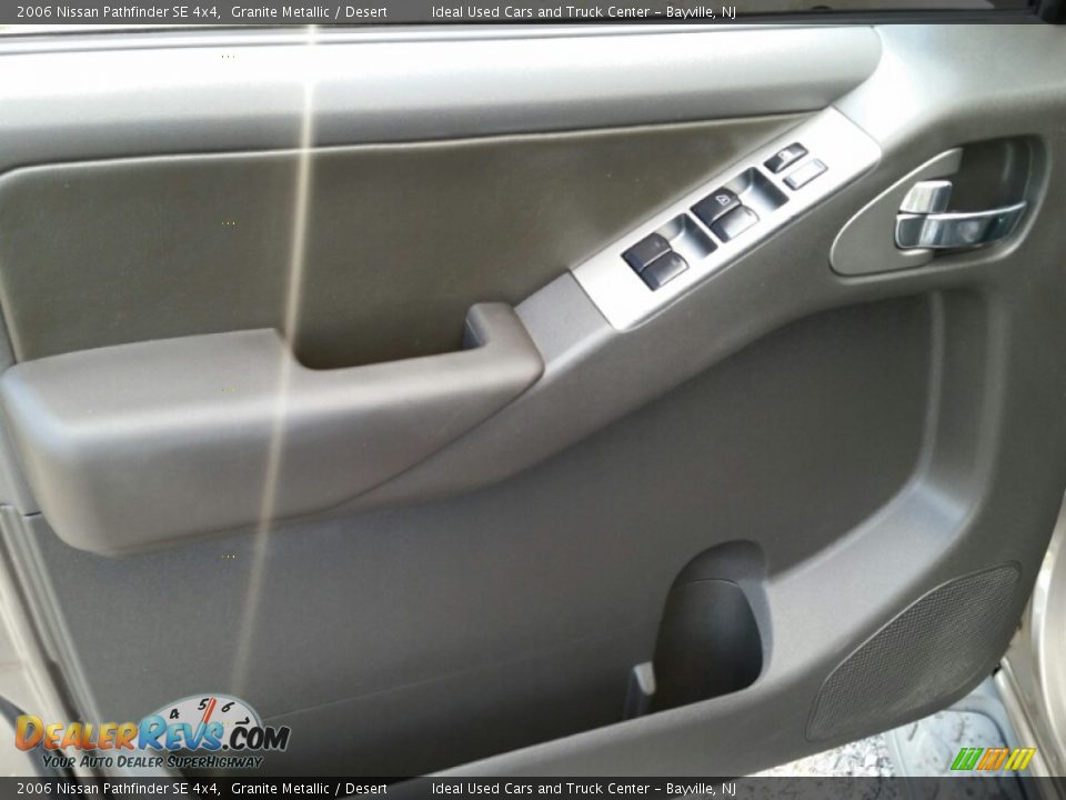 2006 Nissan Pathfinder SE 4x4 Granite Metallic / Desert Photo #19