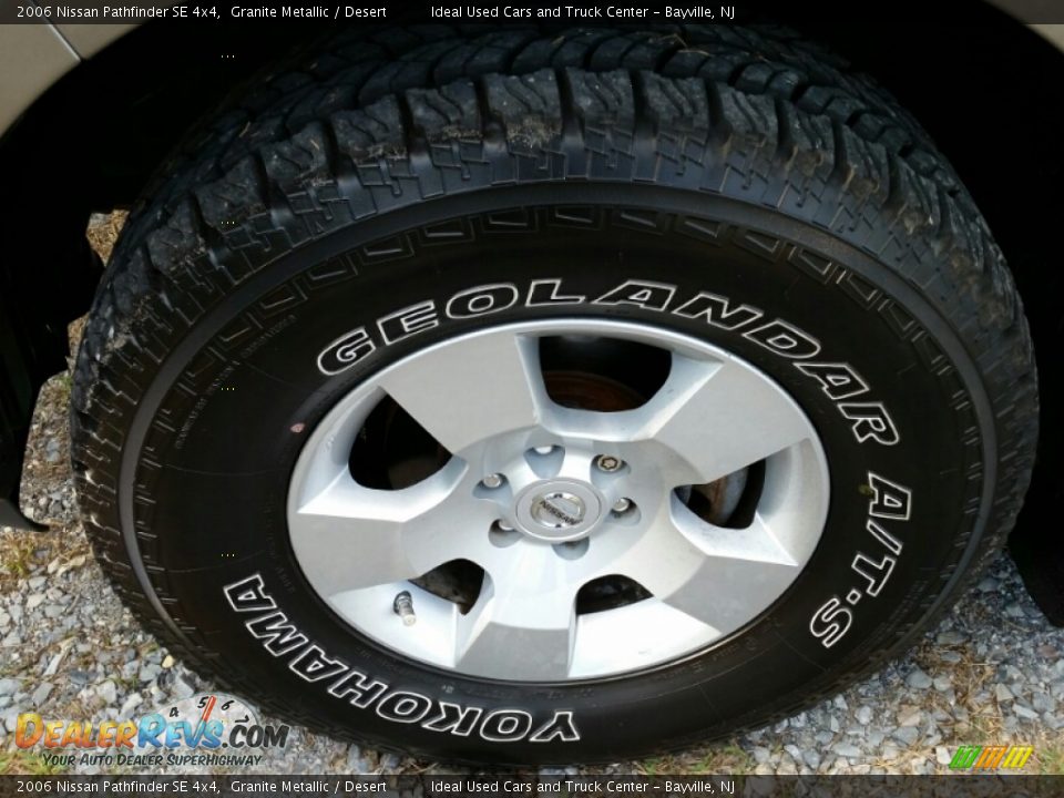 2006 Nissan Pathfinder SE 4x4 Granite Metallic / Desert Photo #28
