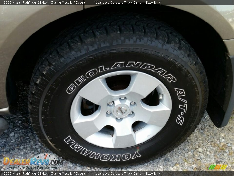 2006 Nissan Pathfinder SE 4x4 Granite Metallic / Desert Photo #29